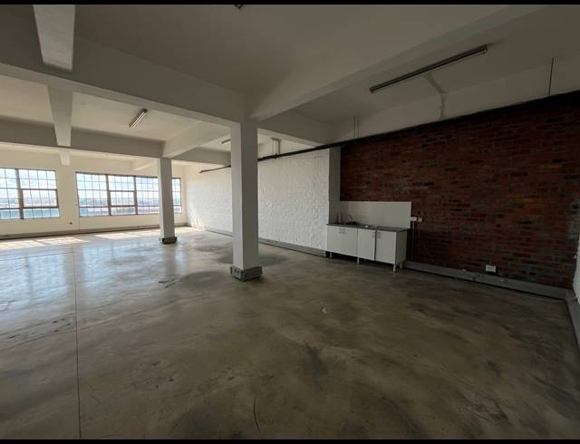 150M² BUSINESS TO LET IN WOODSTOCK